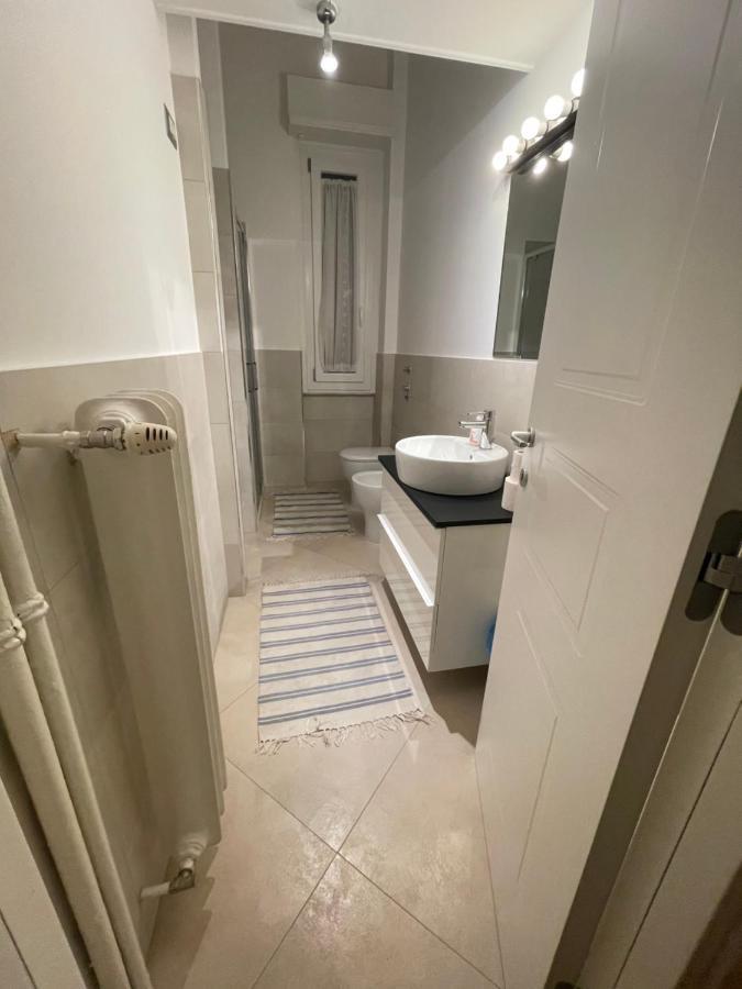 Easy Room Italy Balcony Milan Exterior photo